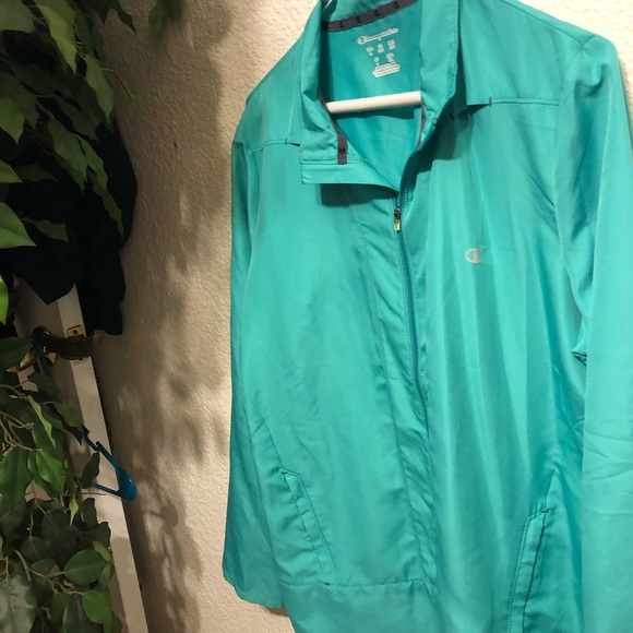 Champion Light Zip up - Picture 2 of 4